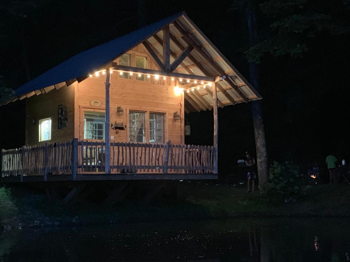 Blue Lodge Hesston Екстериор снимка